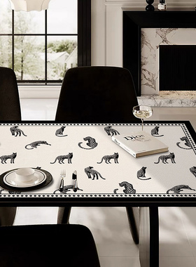 法式高级感防水防油皮革餐桌垫长方形防烫隔热茶几垫可擦洗豹图案