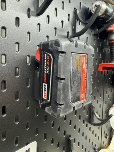 适用宜家Skadis 宜家洞洞板配件美沃奇milwaukee m18电池支架