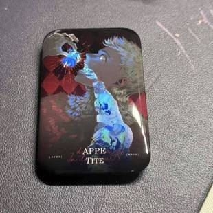 新款 饰挂件无料礼物 迷宫饭食欲莱玛方形反光吧唧高颜值包包装