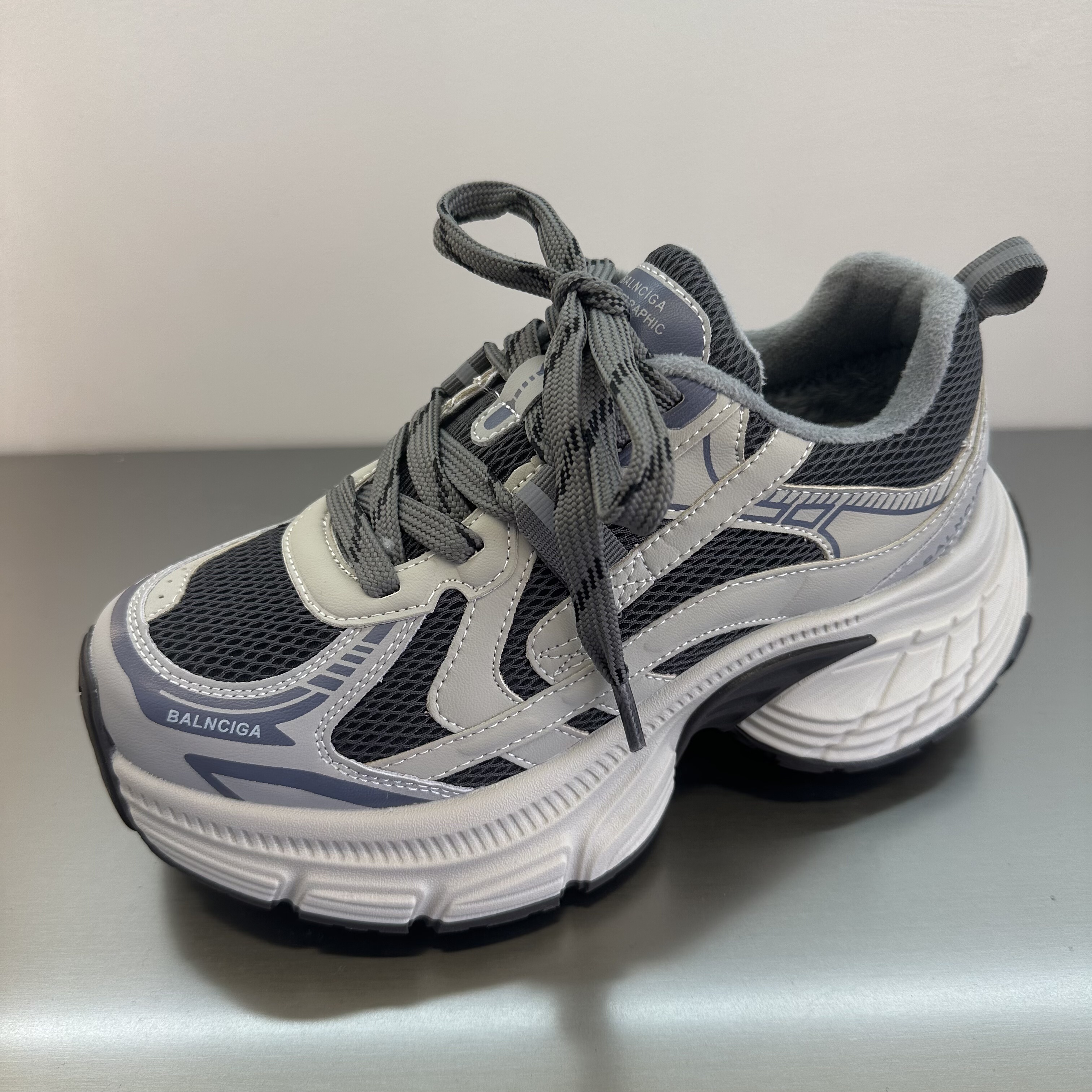 茵茵家2025秋冬新款欧洲站复古加绒老爹鞋女厚底增高休闲运动鞋潮