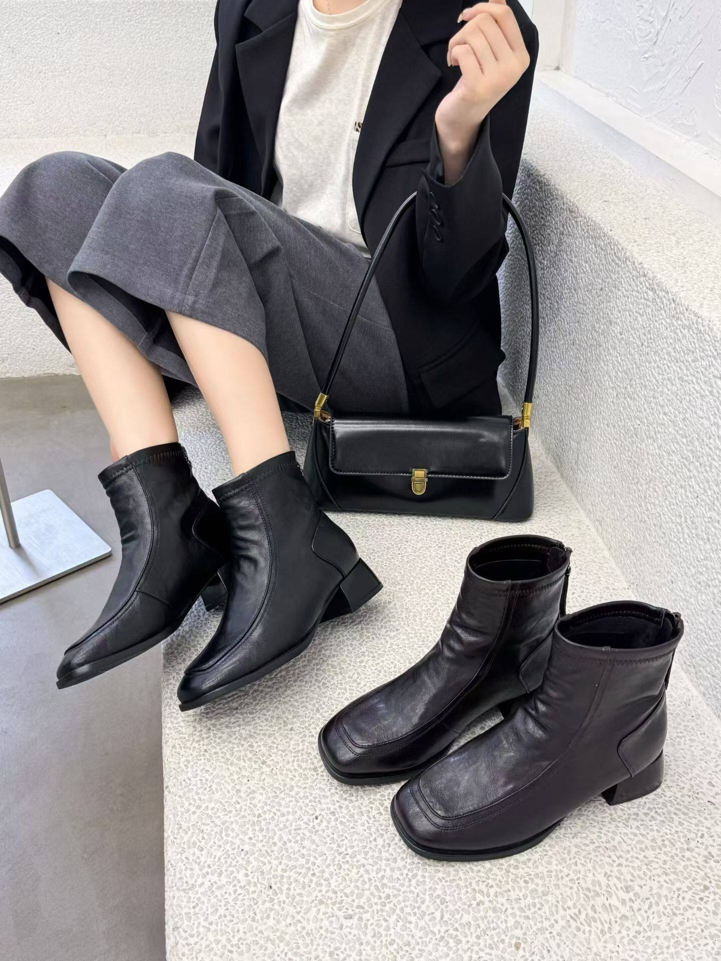 茵茵家2026春秋韩版百搭简约方头粗跟马丁靴女配裙子舒适时尚短靴
