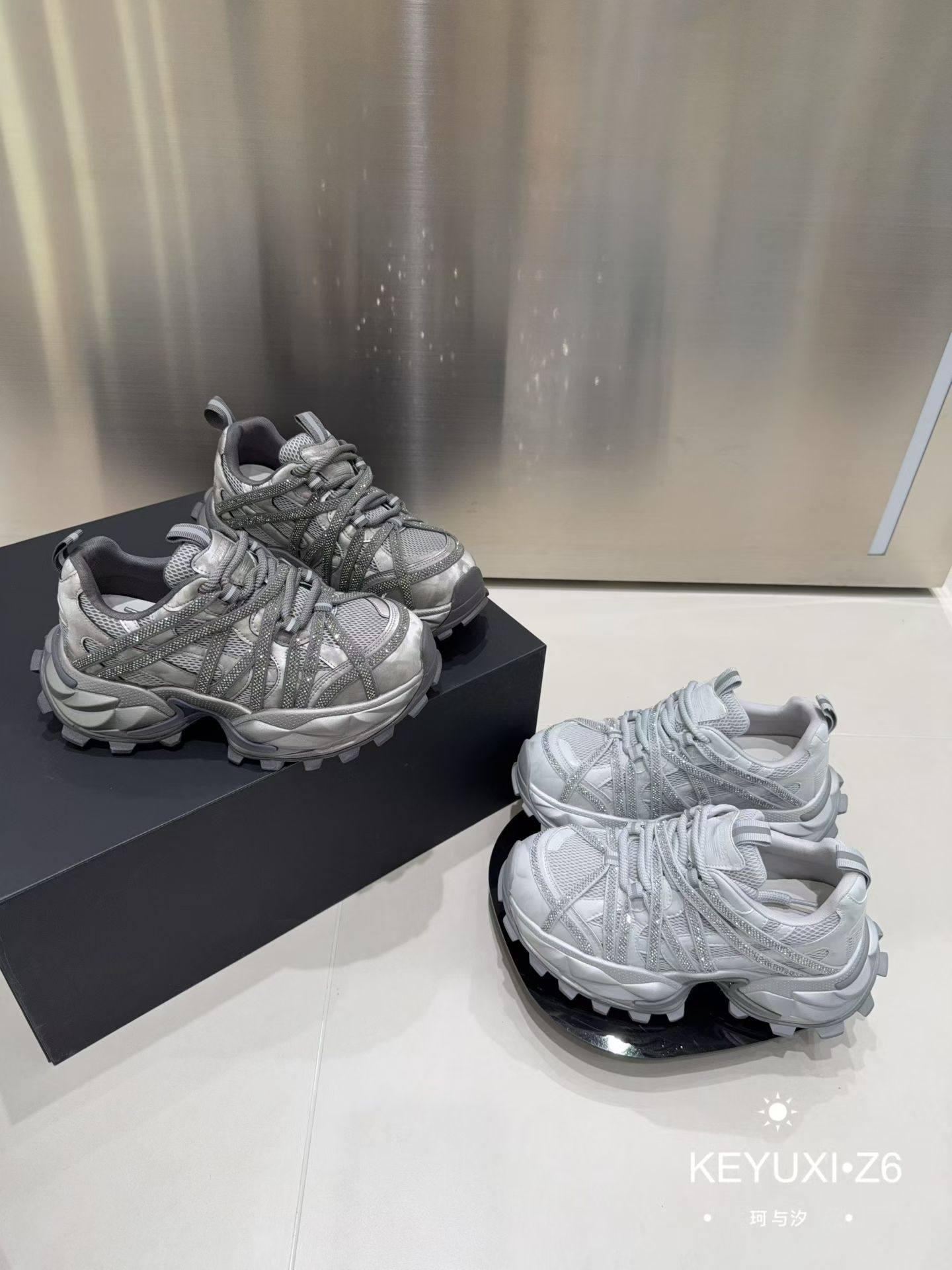 茵茵家2026春秋季欧洲站真皮交叉绑带水钻厚底老爹鞋女休闲慢跑鞋,女鞋,老爹鞋,淘宝优惠券,粉丝福利购,淘宝优惠卷