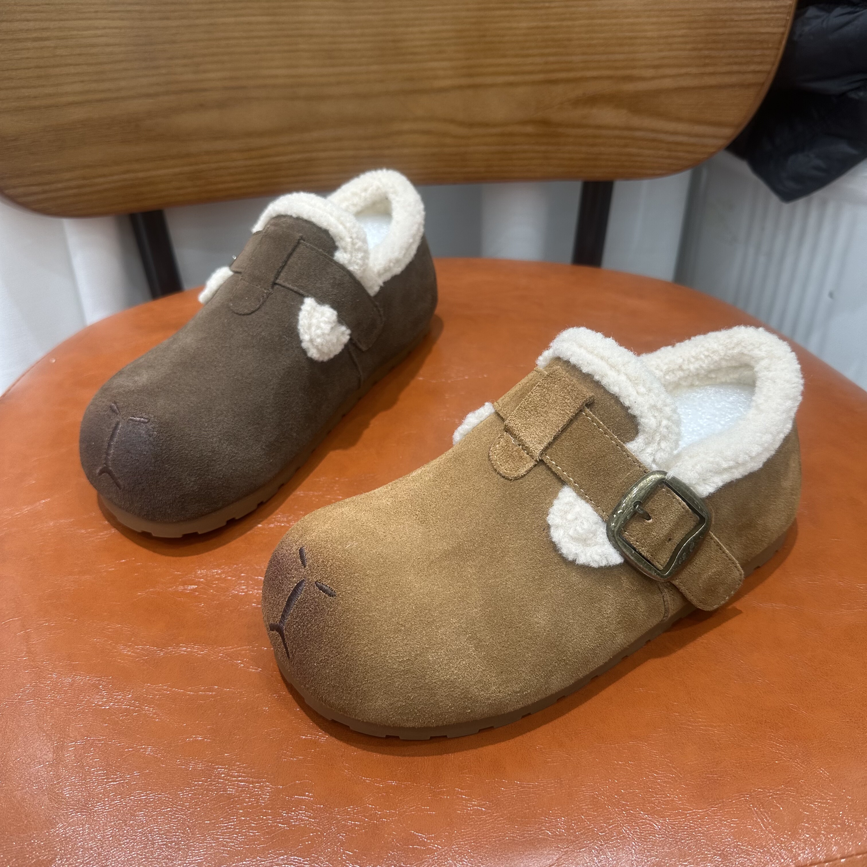 茵茵家2025秋冬季新款韩版牛皮加绒保暖薄肯鞋女时尚百搭毛毛棉鞋