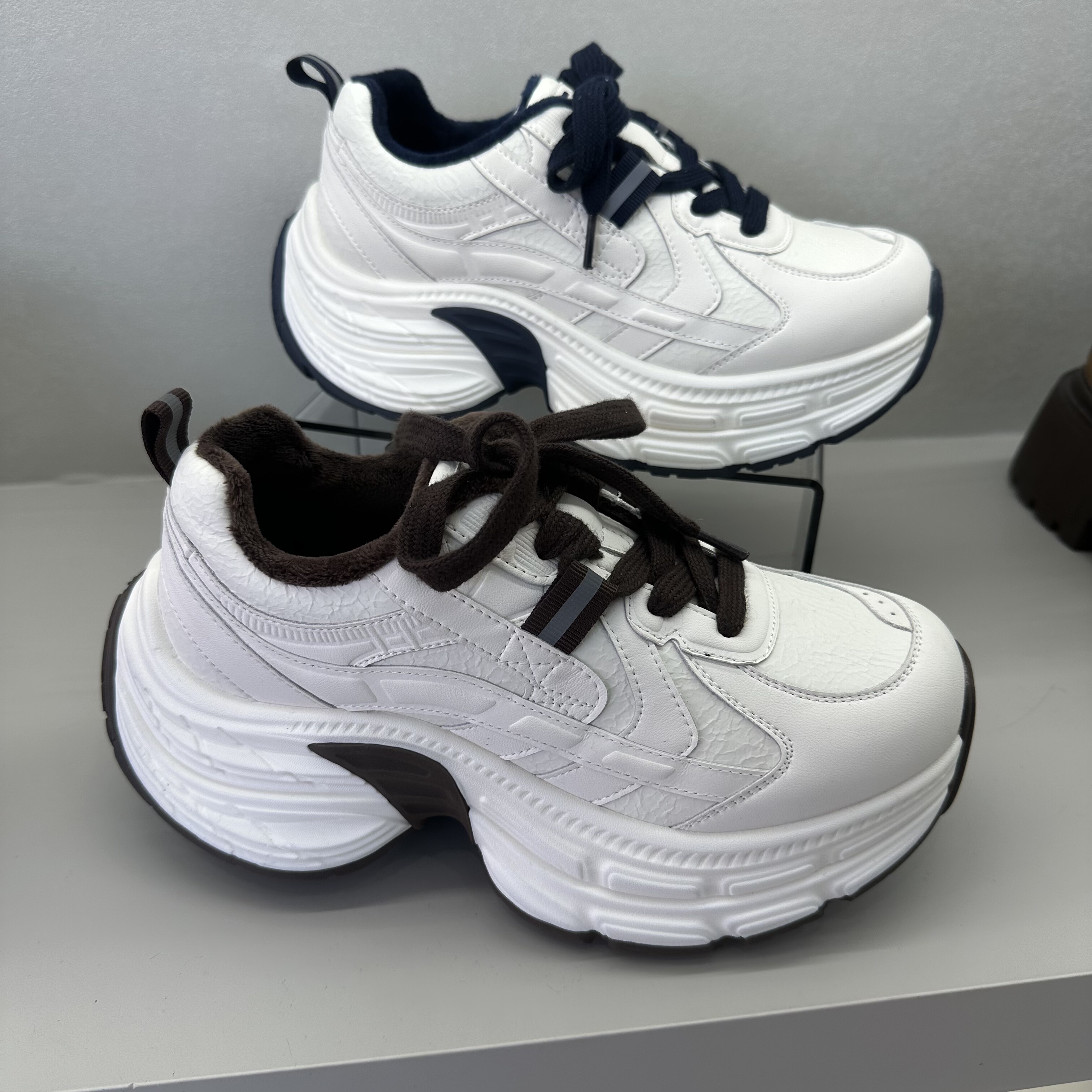 茵茵家2025秋冬新款韩版真皮圆头系带加绒老爹鞋女厚底休闲运动鞋