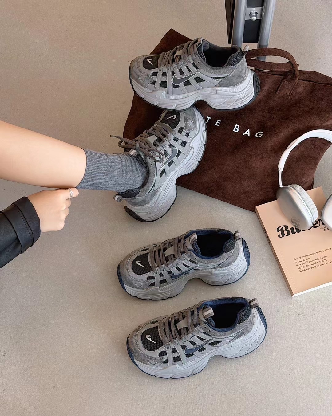 茵茵家2025秋冬韩版真皮细带拼色松糕底加绒老爹鞋女百搭休闲鞋潮