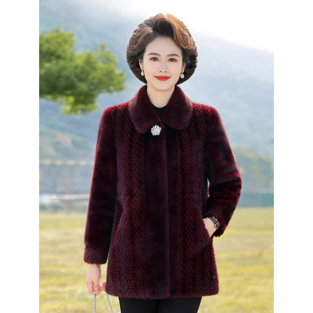 海宁中老年妇女裘皮服装，雅致新款母亲冬装，高贵厚皮貂绒连体服