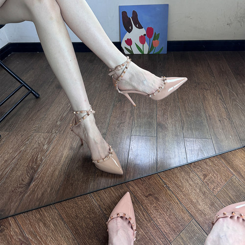 美爆绝美新款铆钉高跟鞋