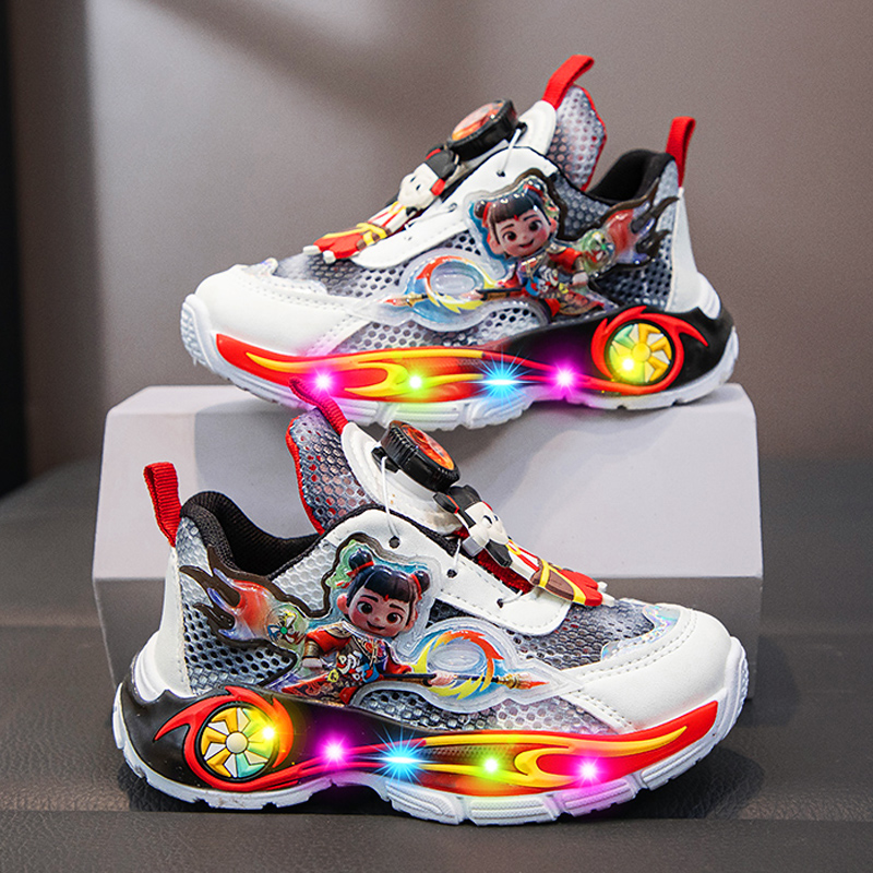 哪吒儿童鞋子春夏2025新款单网透气男童运动鞋亮灯发光老爹鞋男孩