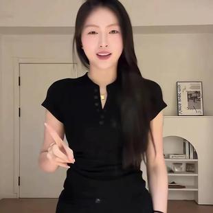 胖mm时尚 短款 小众感显瘦上衣夏季 外穿打底衫 纽扣T恤 辣妹修身 大码