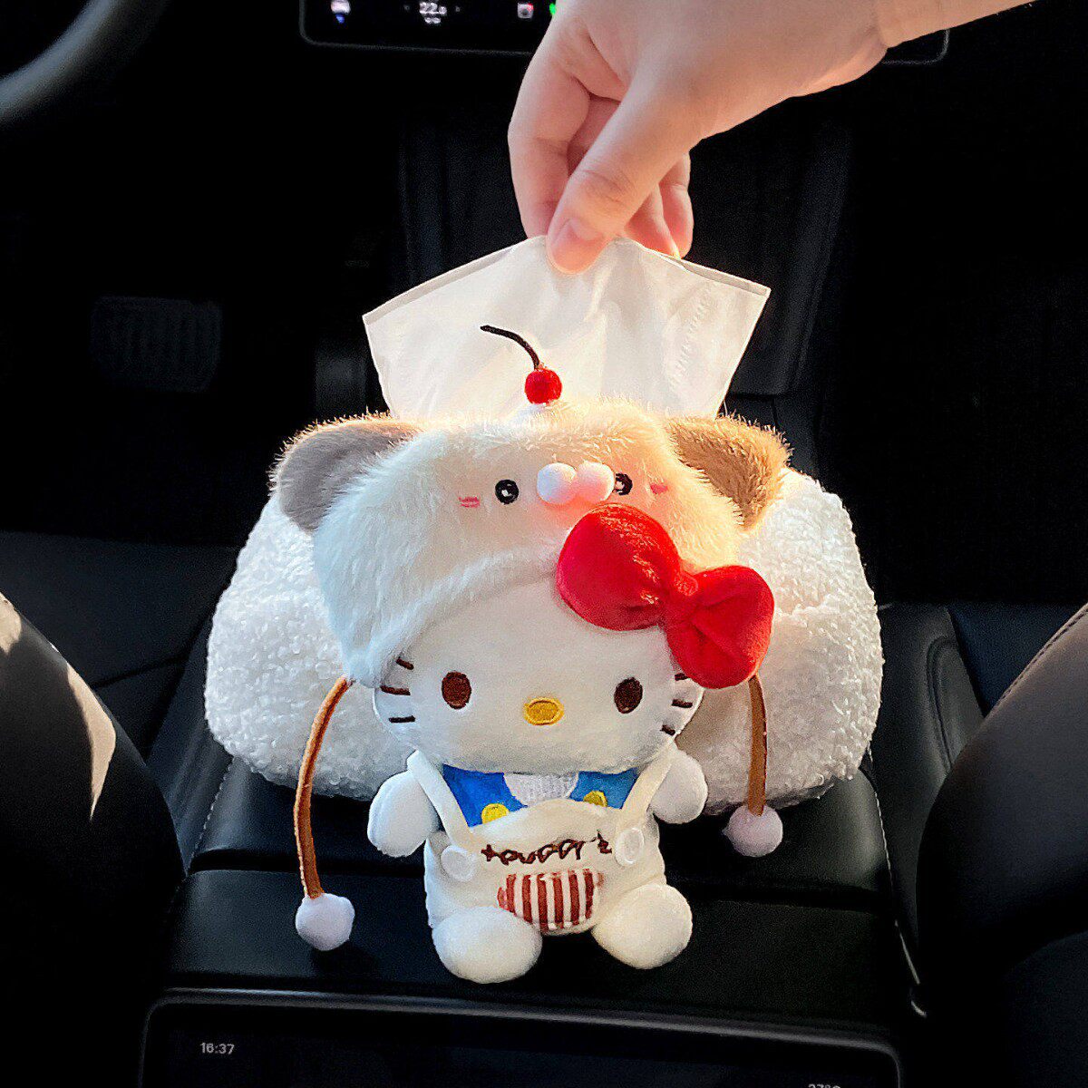 汽车抽纸包Hellokitty车载纸巾盒创意羔绒纸巾包车内可爱装饰品