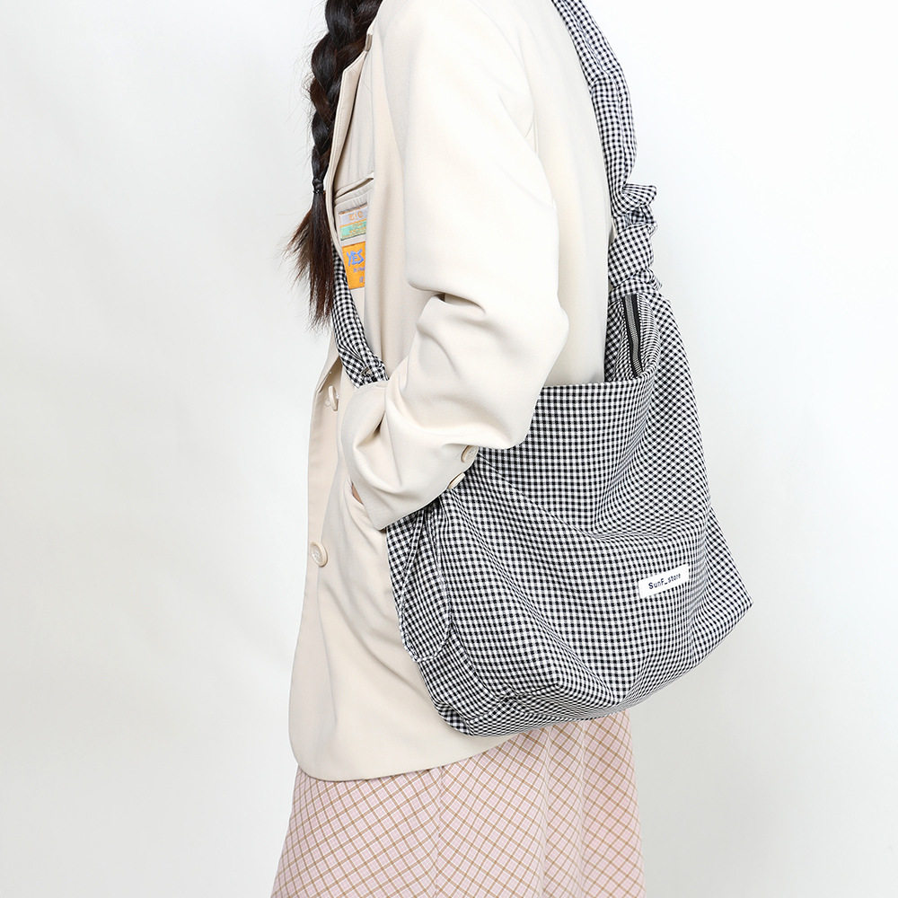 ins蓝色格子单肩包女2026秋季帆布包大容量饺子包斜挎包夏季新款