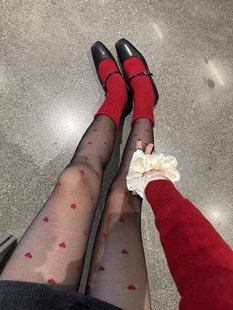 新年红叠穿太应景了！氛围感已经很浓了！chao级显白！又欲又辣！