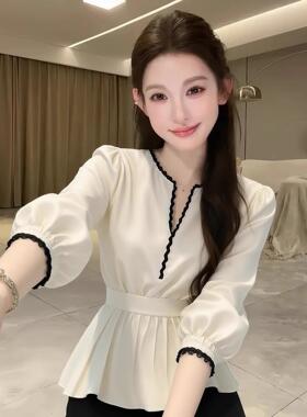 韩系氛围感绝美白色v领长袖收腰衬衫女春季新款简约百搭独特衬衣