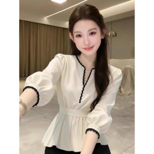 新款 女春季 简约百搭独特衬衣 收腰衬衫 韩系氛围感绝美白色v领长袖