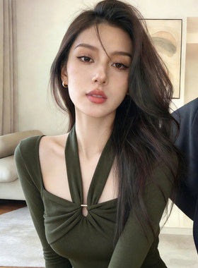 苔藓绿方领挂脖修身长袖打底T恤女2026春季绝美轻熟风设计感上衣