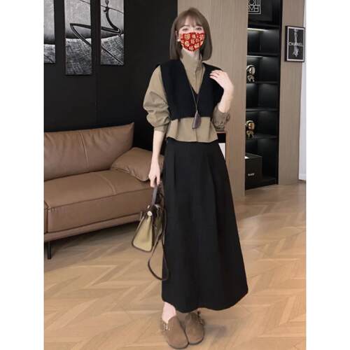 针织马甲条纹衬衫半身裙