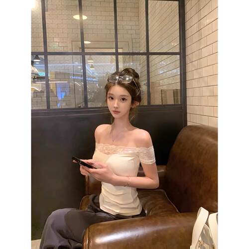 蕾丝拼接一字肩短袖T恤