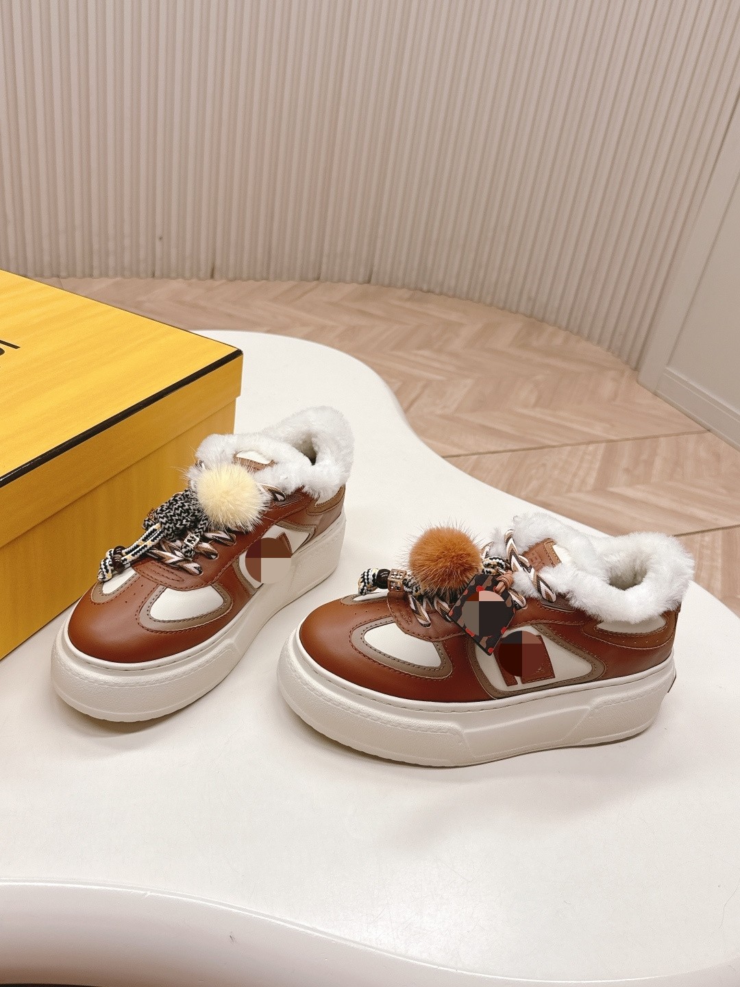 网红真皮羊毛毛保暖厚底休闲鞋女25新款拼色显腿长运动板鞋大棉鞋