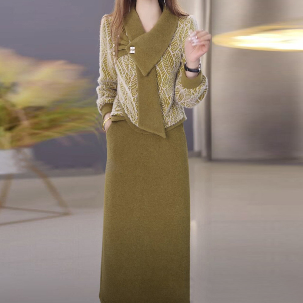 高级雪花绒小衫搭半身裙女2025秋冬季修身显瘦减龄遮肚中长款套装