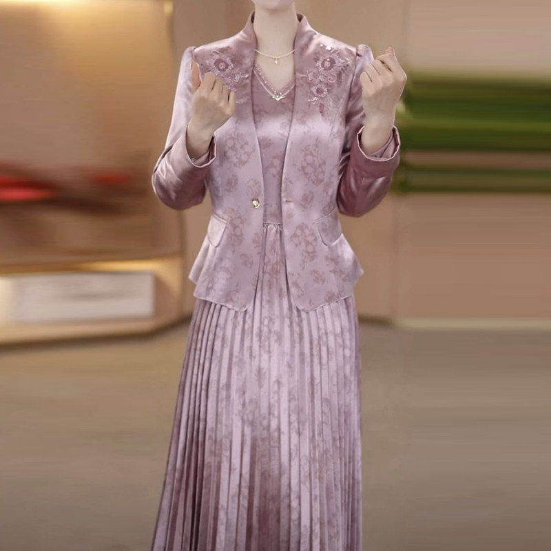 妈妈秋季两件套连衣裙2025新款今年流行爆款高级气质显瘦套装裙子