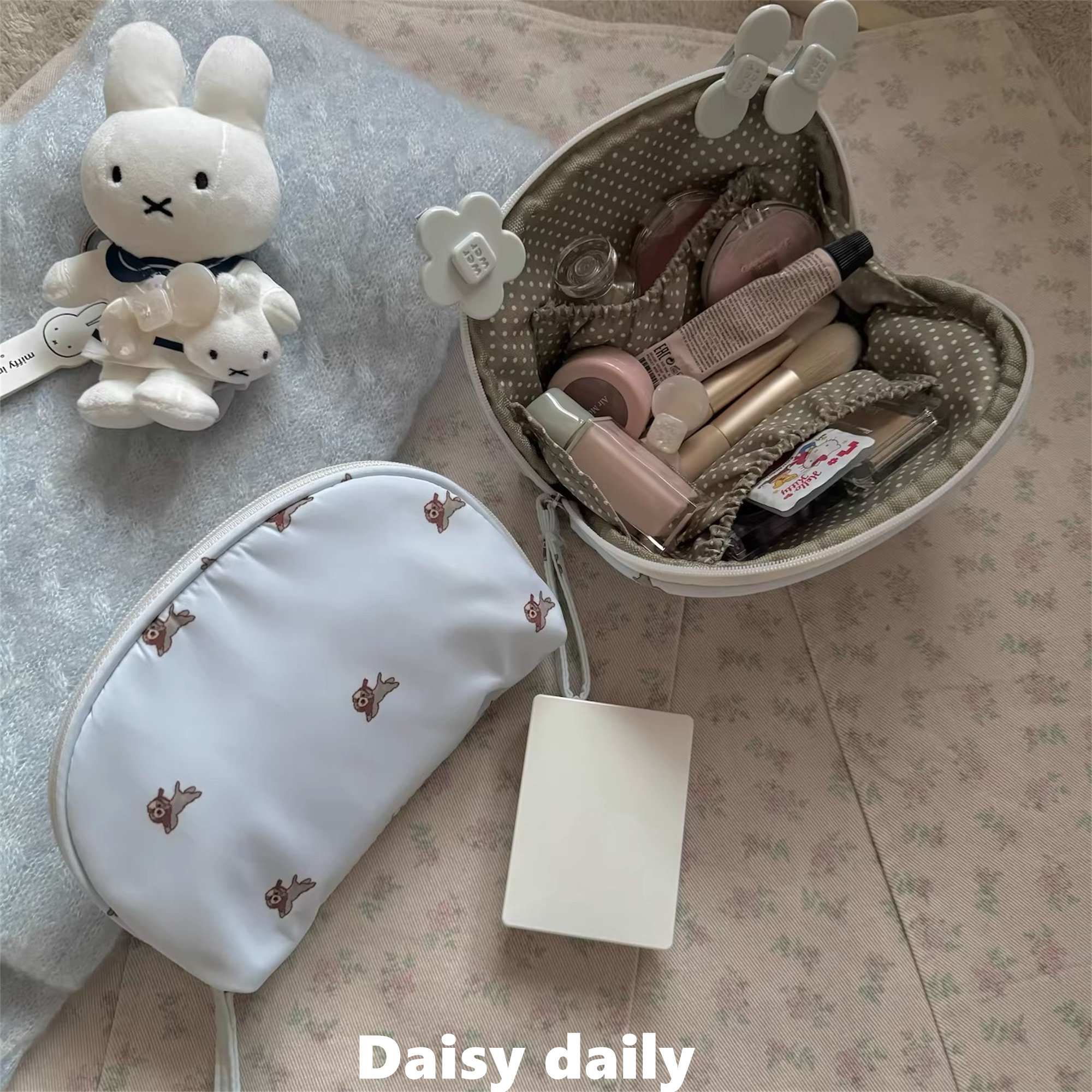 可爱小狗化妆包外出便携包包小型旅行洗漱包化妆品收纳包相机包女