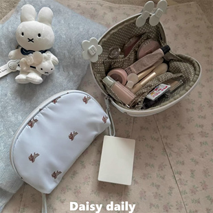 可爱小狗化妆包外出便携包包小型旅行洗漱包化妆品收纳包相机包女