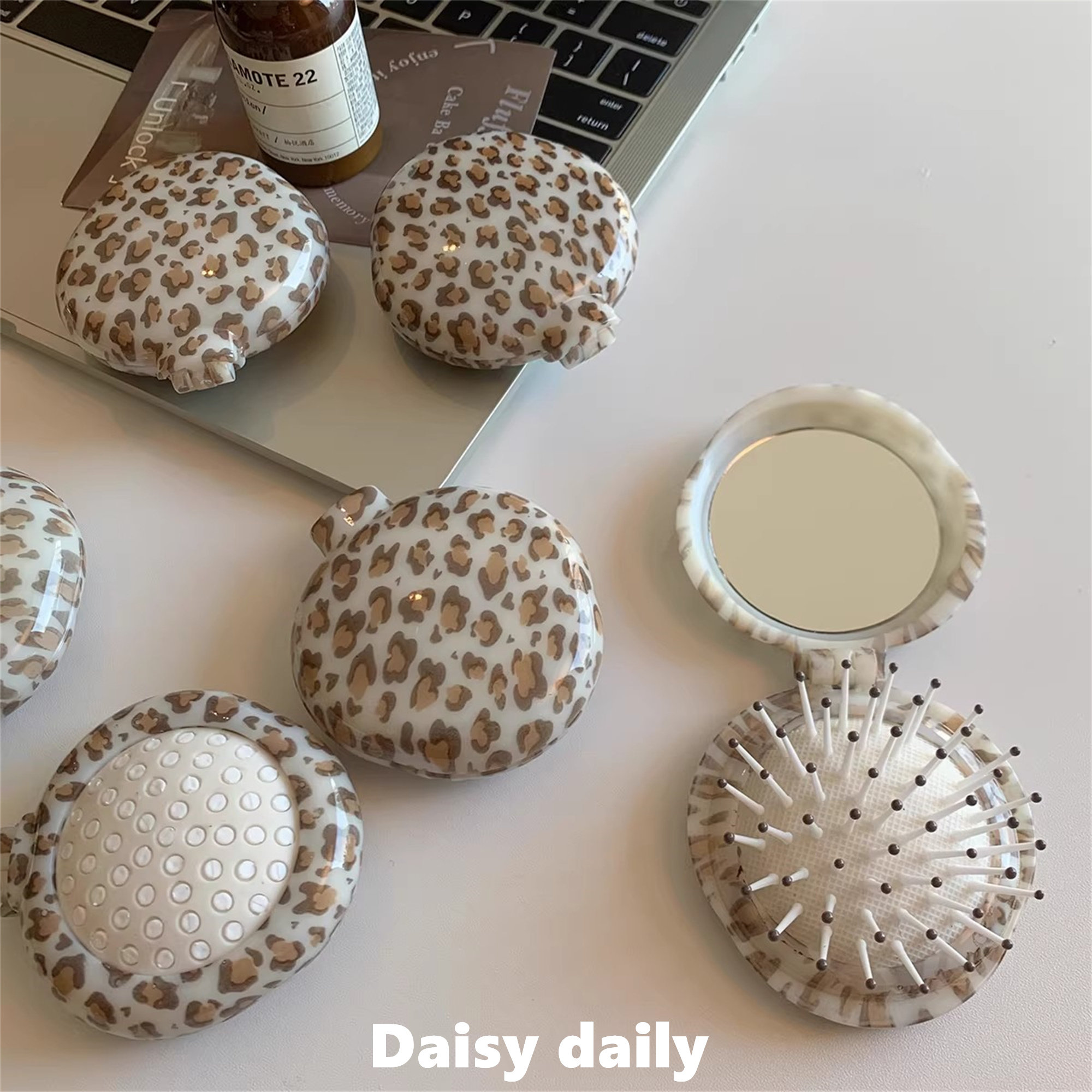 随身便携小梳子迷你折叠梳家用豹纹气垫梳镜梳一体翻盖便携出门镜,家庭/个人清洁工具,梳子/化妆梳/按摩梳,淘宝优惠券,粉丝福利购,淘宝优惠卷