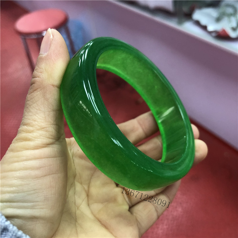缅甸翡翠帝王绿手镯天然玉石绿色