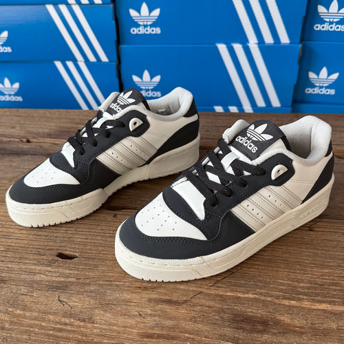 Adidas防滑耐磨经典休闲板鞋