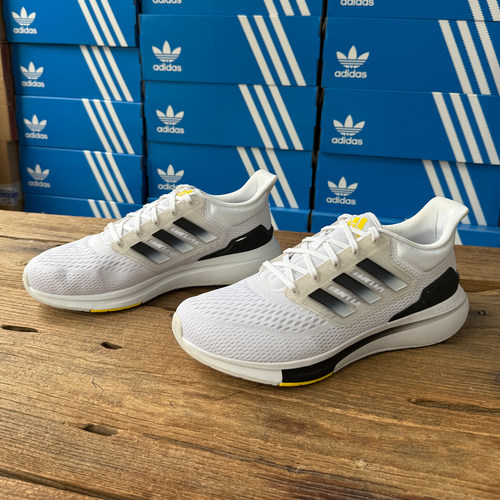 Adidas防滑耐磨休闲透气运动鞋