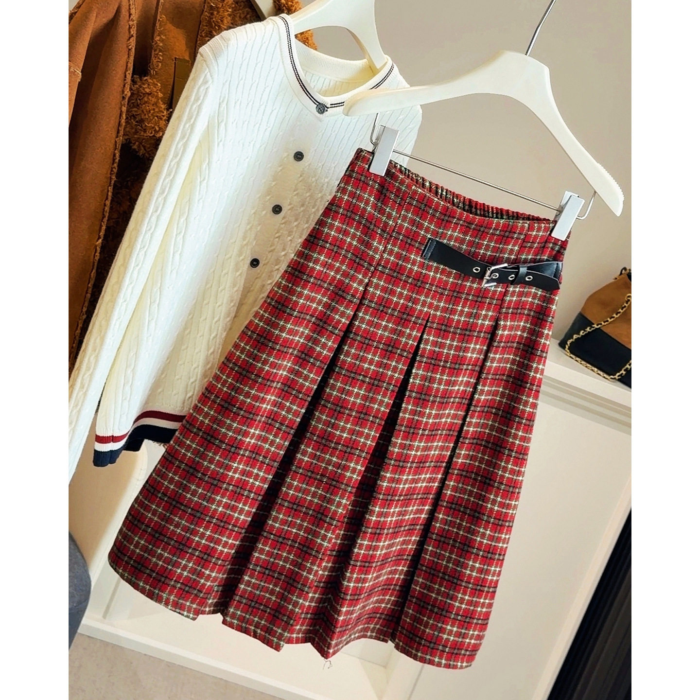 圣诞节红色学院风格纹百褶毛呢半身裙女2025秋冬新款显瘦百搭中裙