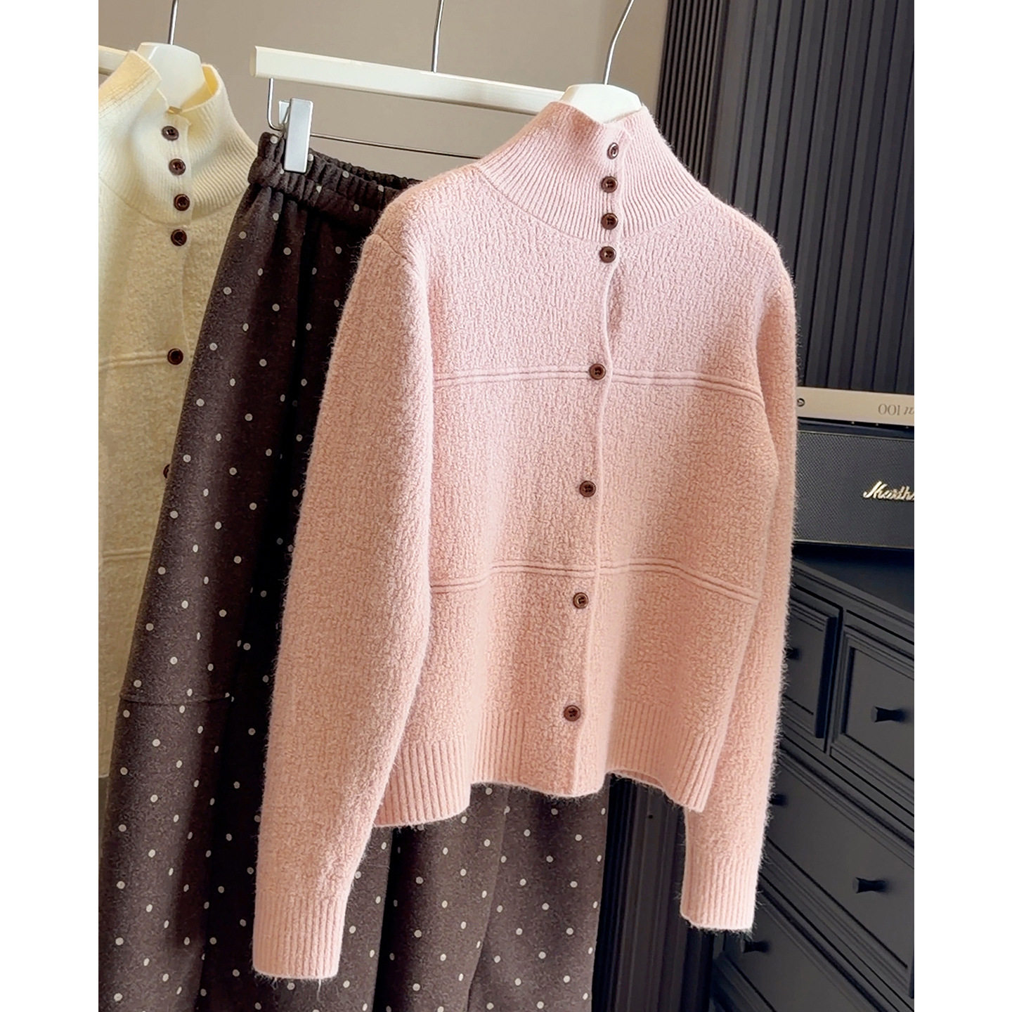 高领单排扣肌理感加厚针织毛衣女25秋冬新款显瘦减龄百搭开衫外套