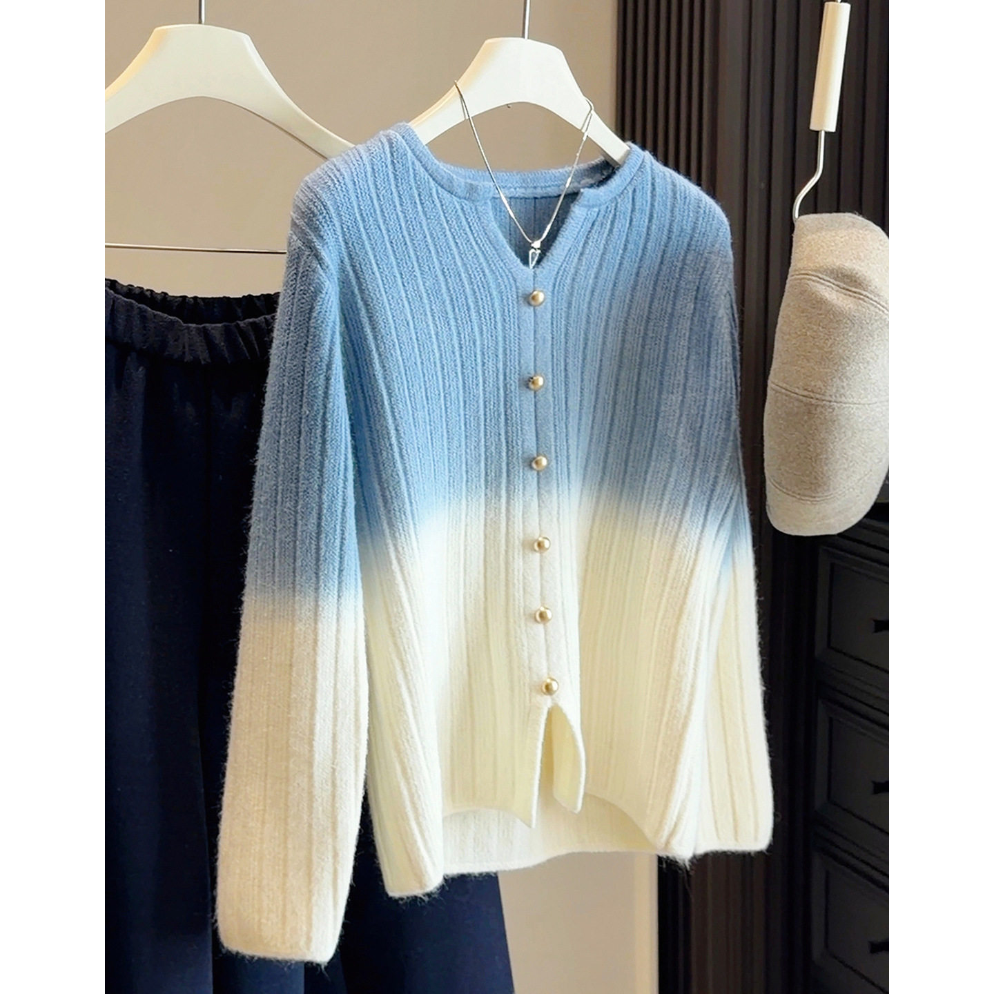 洋气独特别致渐变色套头毛衣女2025新款秋冬季外穿开叉针织衫上衣