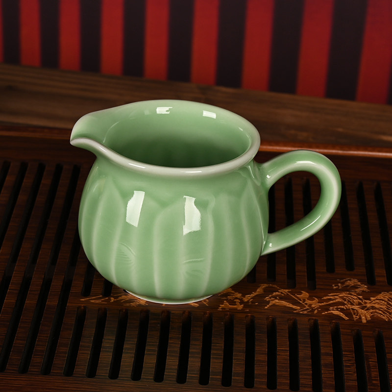 精品青瓷莲瓣公道杯分茶器茶海创意家用陶瓷功夫茶具配件泡茶器,餐饮具,公道杯,淘宝优惠券,粉丝福利购,淘宝优惠卷