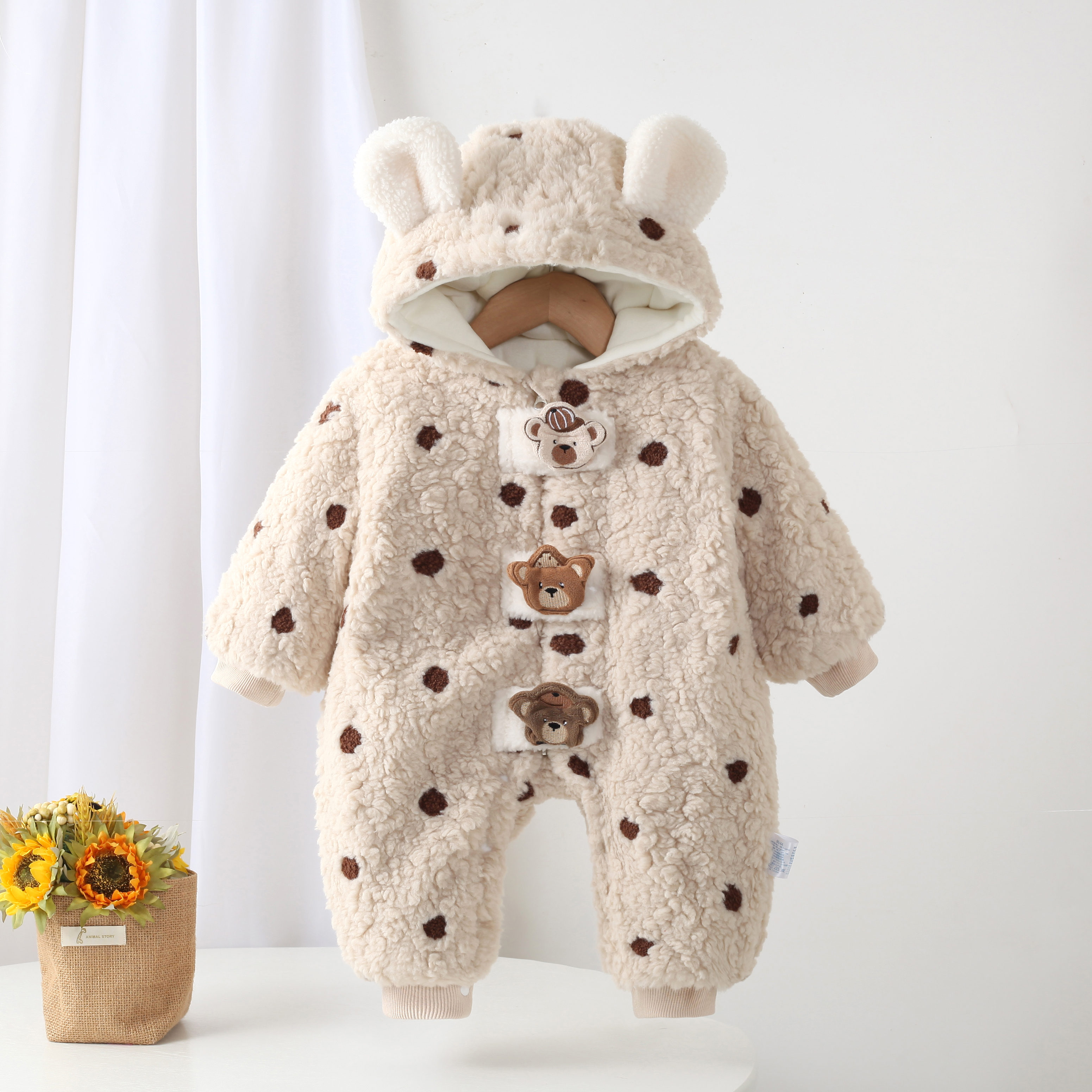 婴儿衣服冬装新款连体衣女童卡通连帽加绒连体衣男宝宝冬季外出服