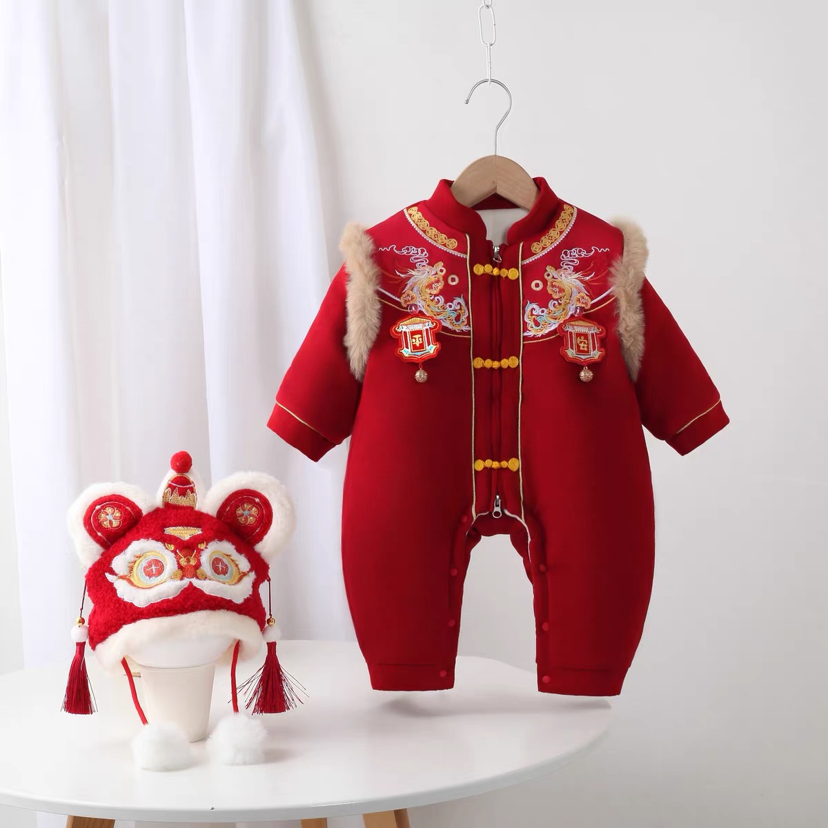 婴儿冬装过年喜庆连体衣百天周岁女宝宝外出加厚加绒加厚套装新生