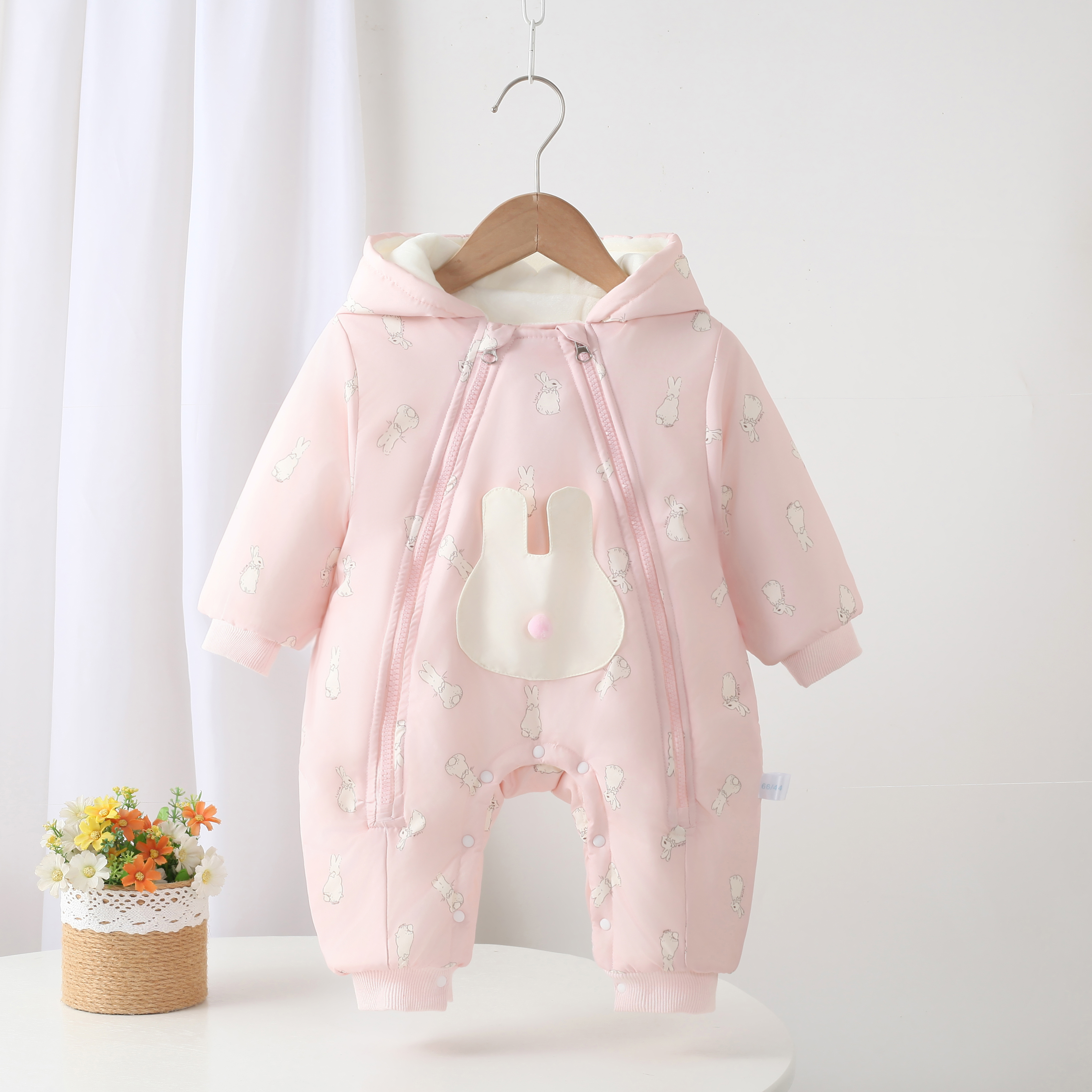 婴儿衣服宝宝连体衣哈衣爬服百天夹棉加厚秋冬外出保暖粉色兔子潮