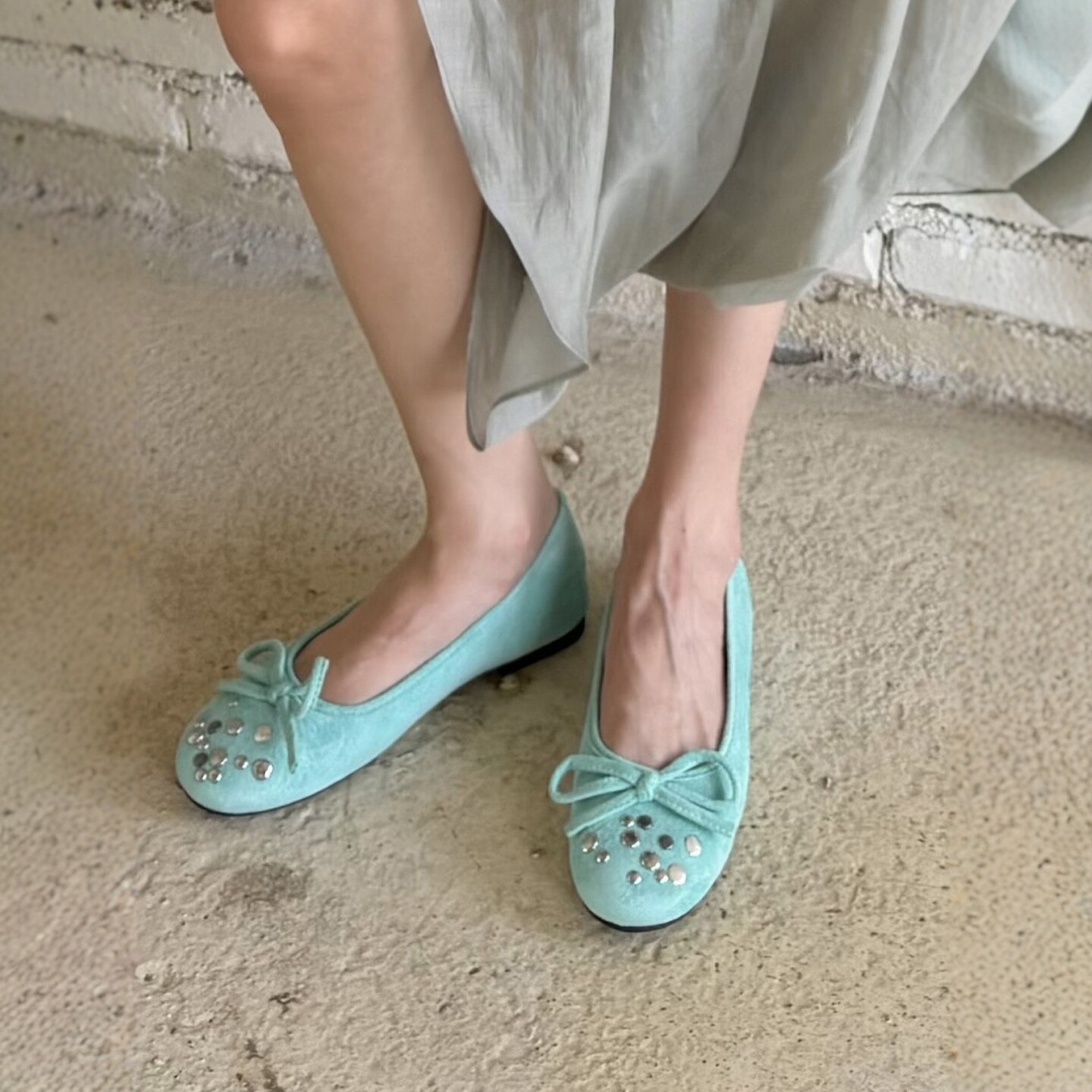 时尚复古绒面铆钉芭蕾舞鞋女