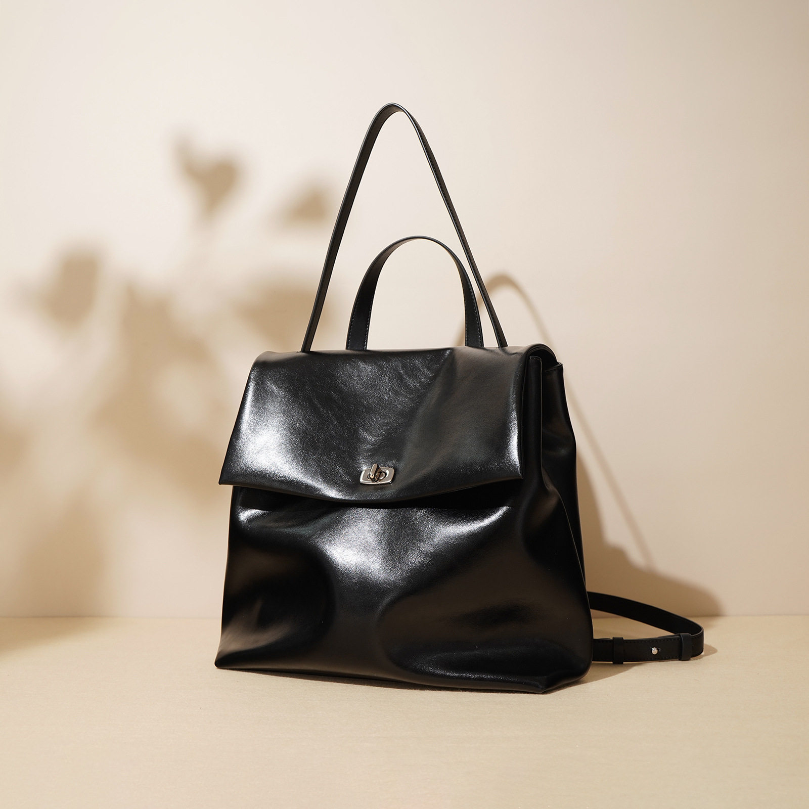 质感牛皮背包女士双肩包女2025新款纯色书包女生大学生短途旅游包