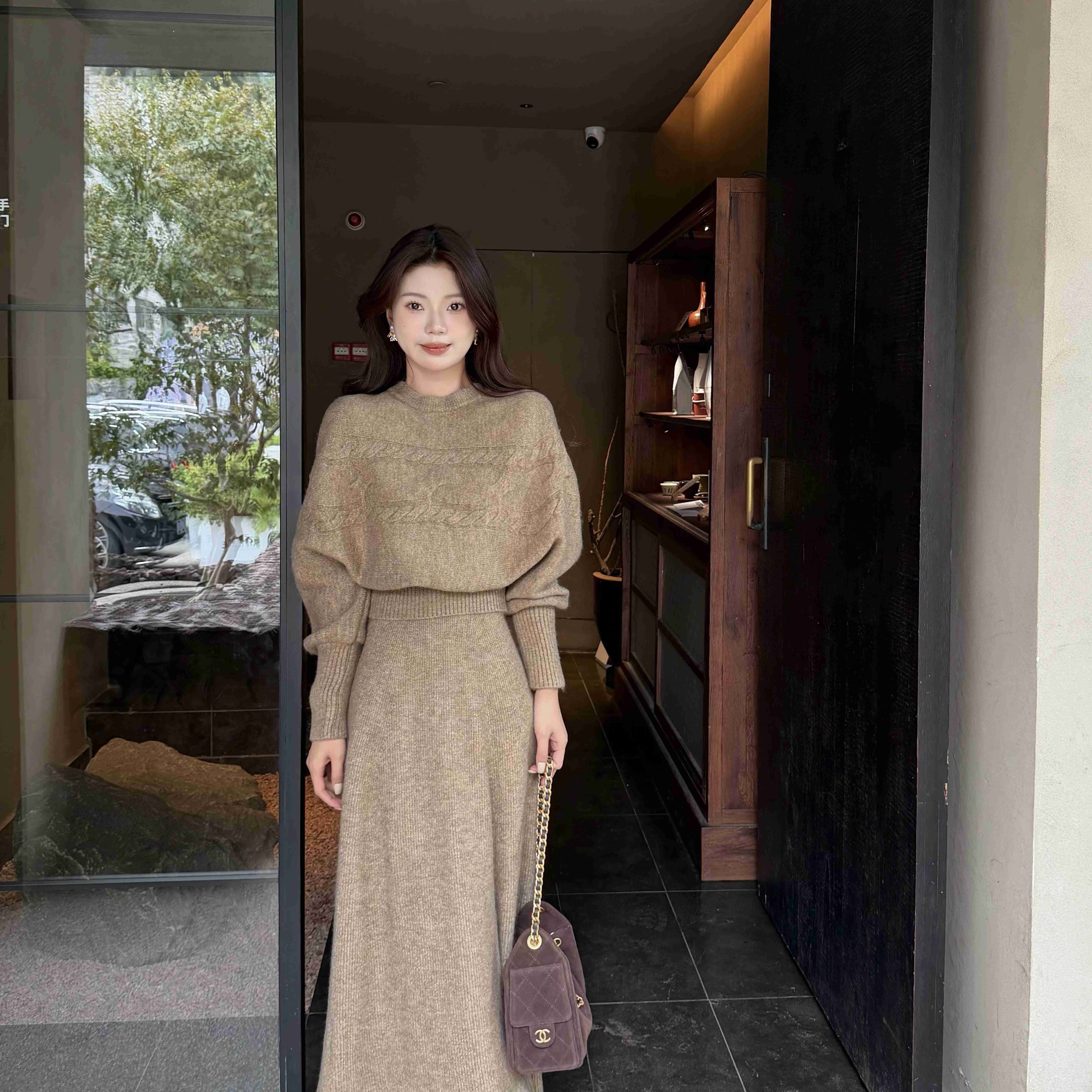 官图2025冬季慵懒感针织三件套女蝙蝠袖可拆卸围脖毛衣半身裙