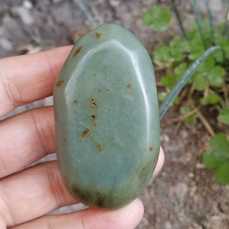 真皮籽料和田玉原石毛料山料鸭蛋青玉石手把件重150克78*44*21MM