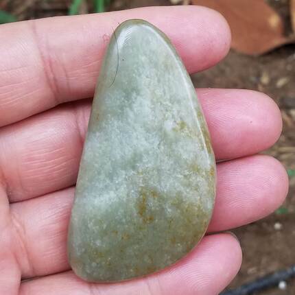鸭蛋青和田玉原石毛料新疆湖水籽料玉吊坠重60克70*35*12MM可打孔