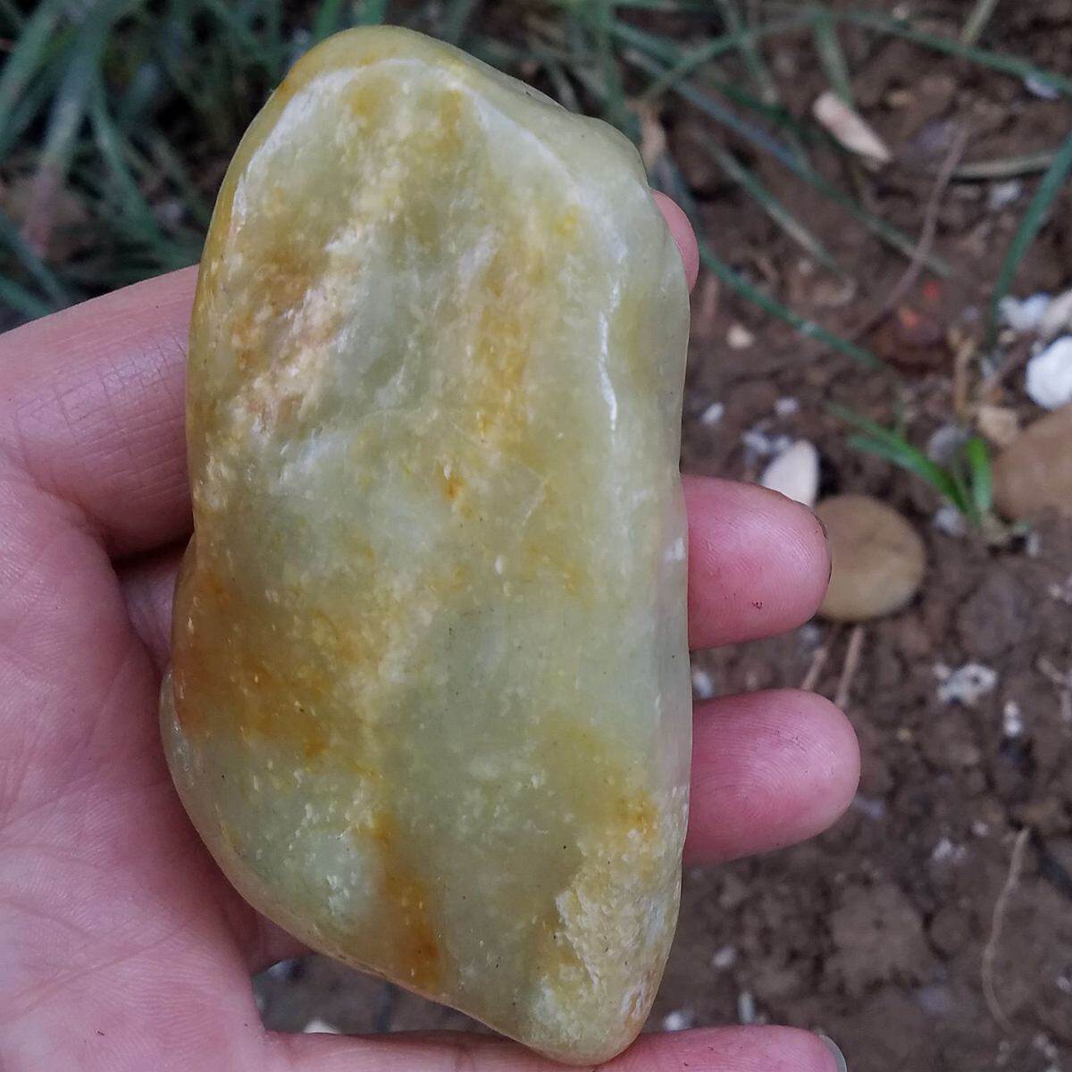 鸭蛋青和田玉原石毛料真皮籽料青花手把件320克107*50*32MM处理价