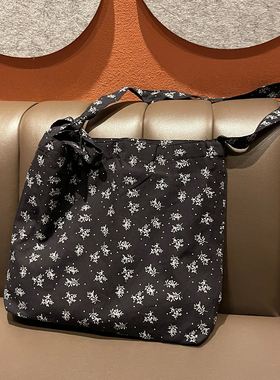 A moment official_自留推荐小众百搭慵懒风布袋帆布袋单肩斜挎包