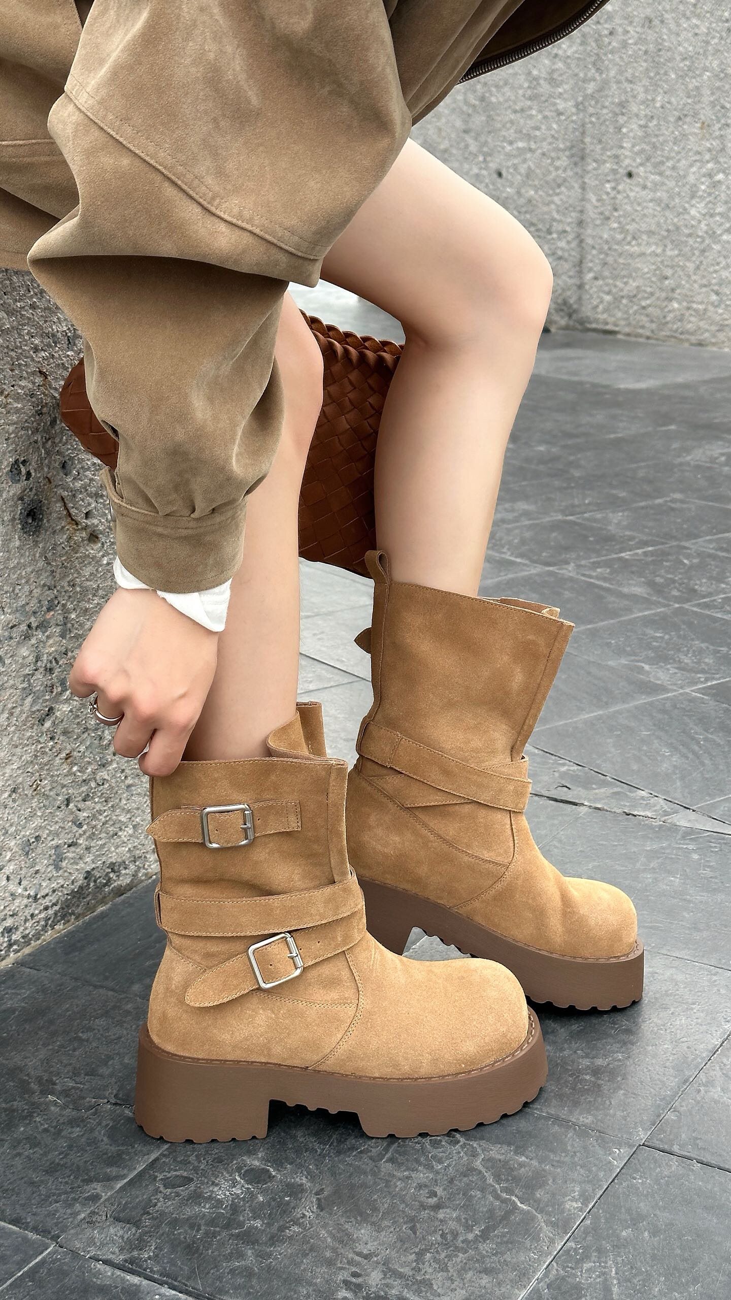 2025春秋新款真皮复古西部牛仔靴女中筒靴时尚百搭马丁靴时尚潮流