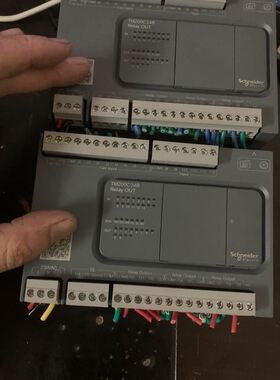 PLC-TM200C24R 共两台 功能完好