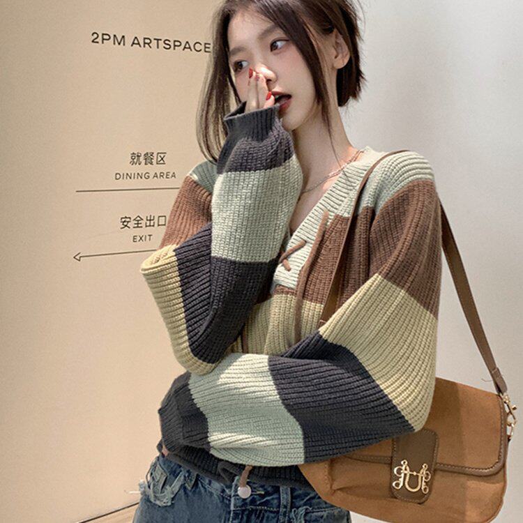 条纹撞色系带针织毛衣女秋冬2025新款设计感V领短款长袖上衣