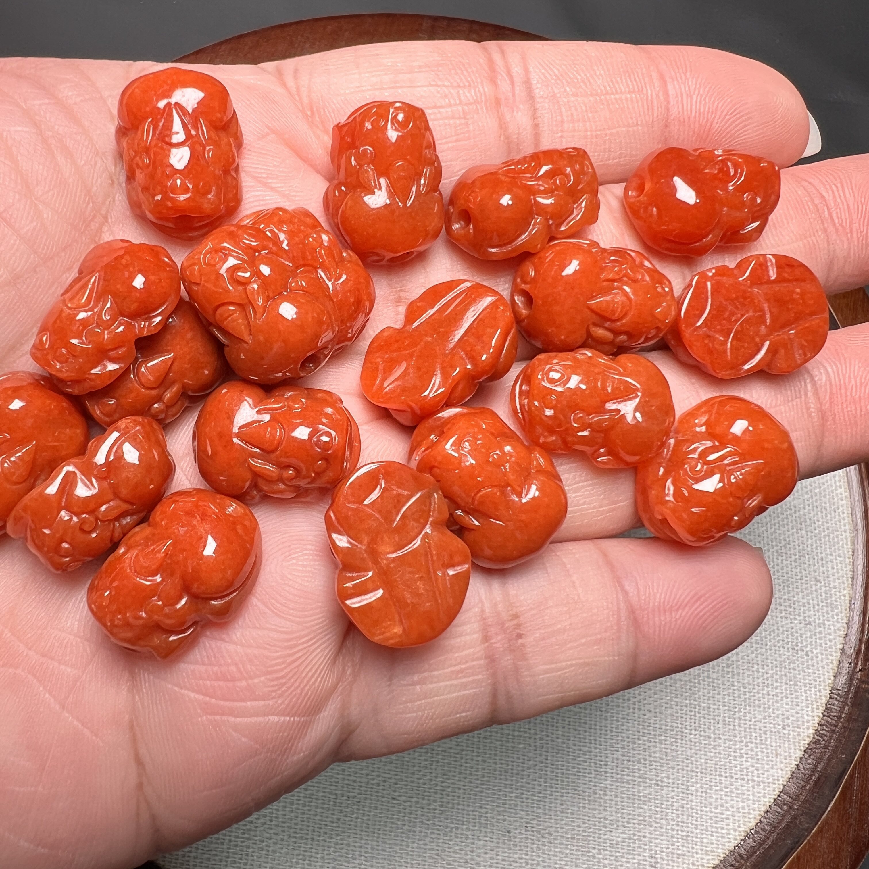 翡翠红翡通孔招财小貔貅 DIY手链项链耳坠玉胖貔貅编织配饰散珠批