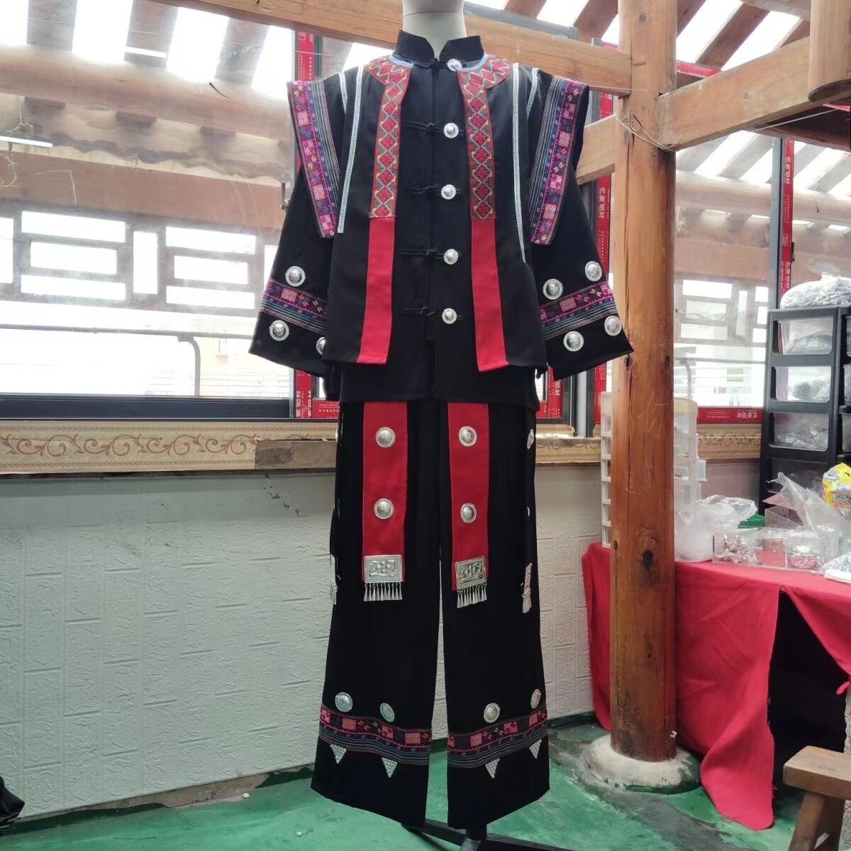 旅拍套装壮族服三件套