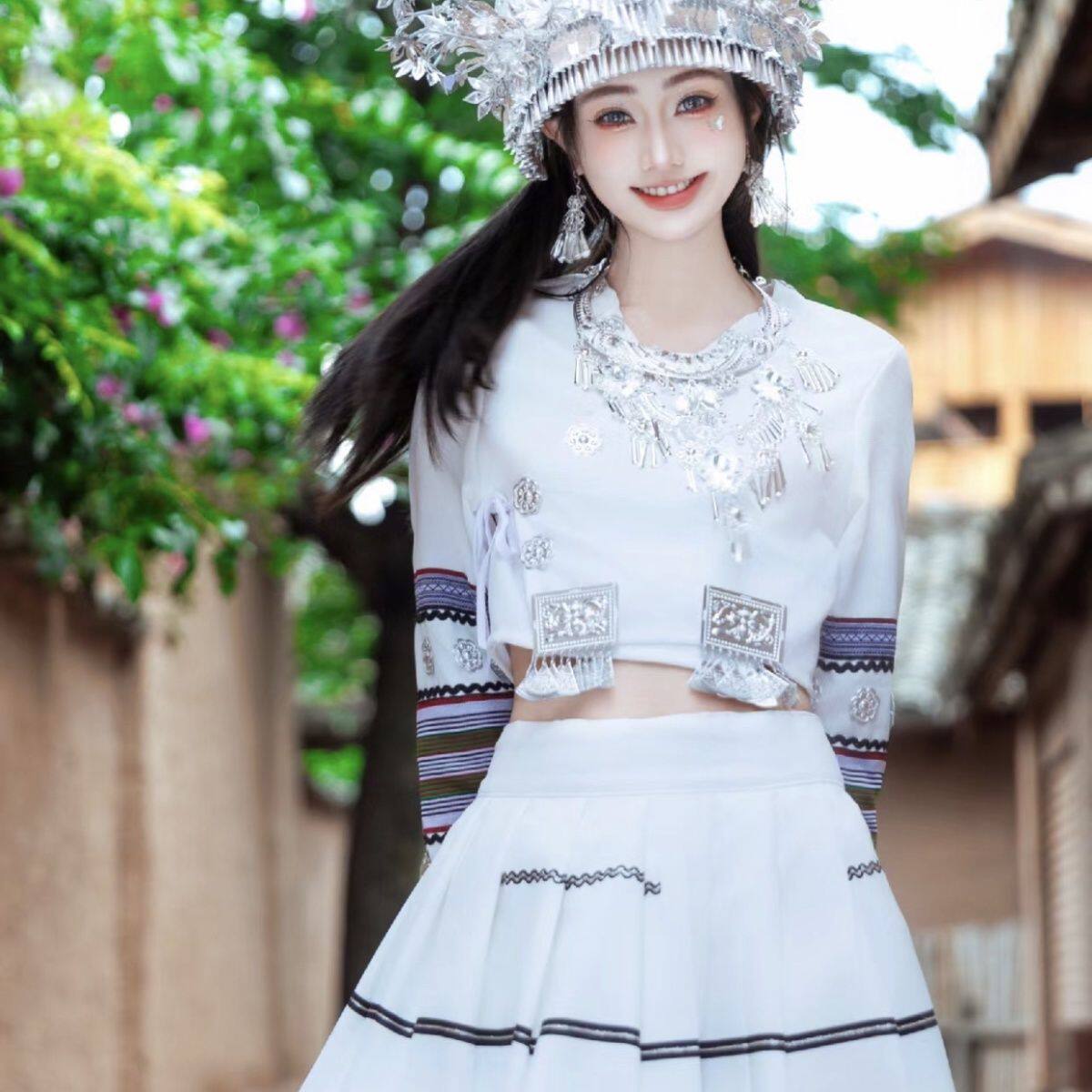 新款苗疆少女少数民族服装白色套装苗族服饰旅拍摄影写真上衣套装